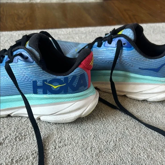 Boys Hoka Clifton Shoes size 3.5 - Picture 4 of 9